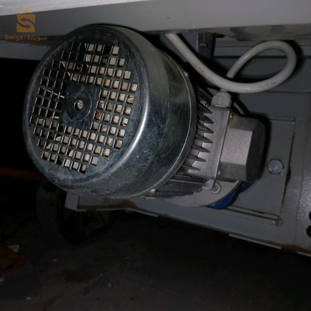 آلة تلبيس الجدران والمنوكوش