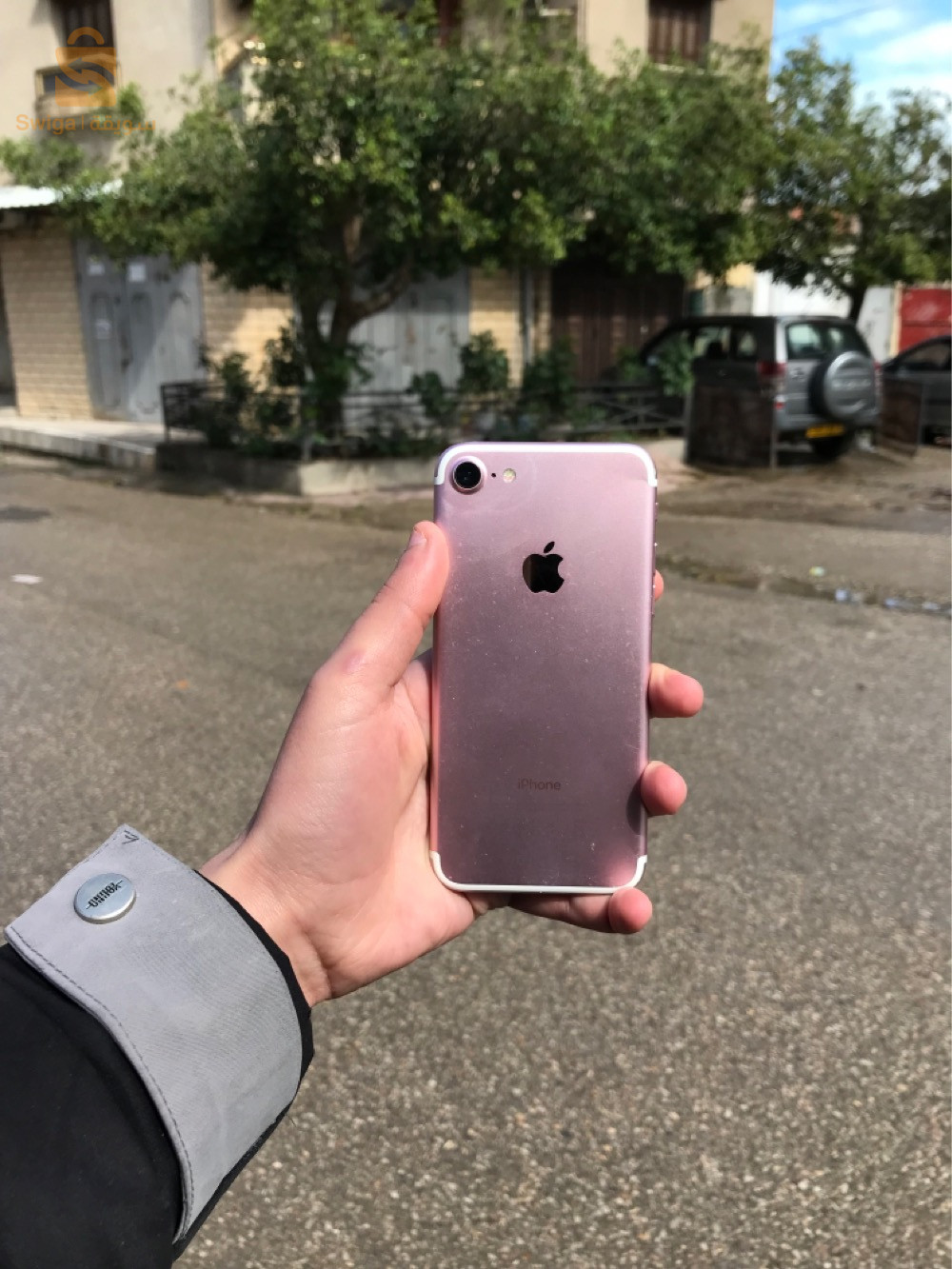 iPhone 7 
Kolech riglo
100 battery 
32 go
