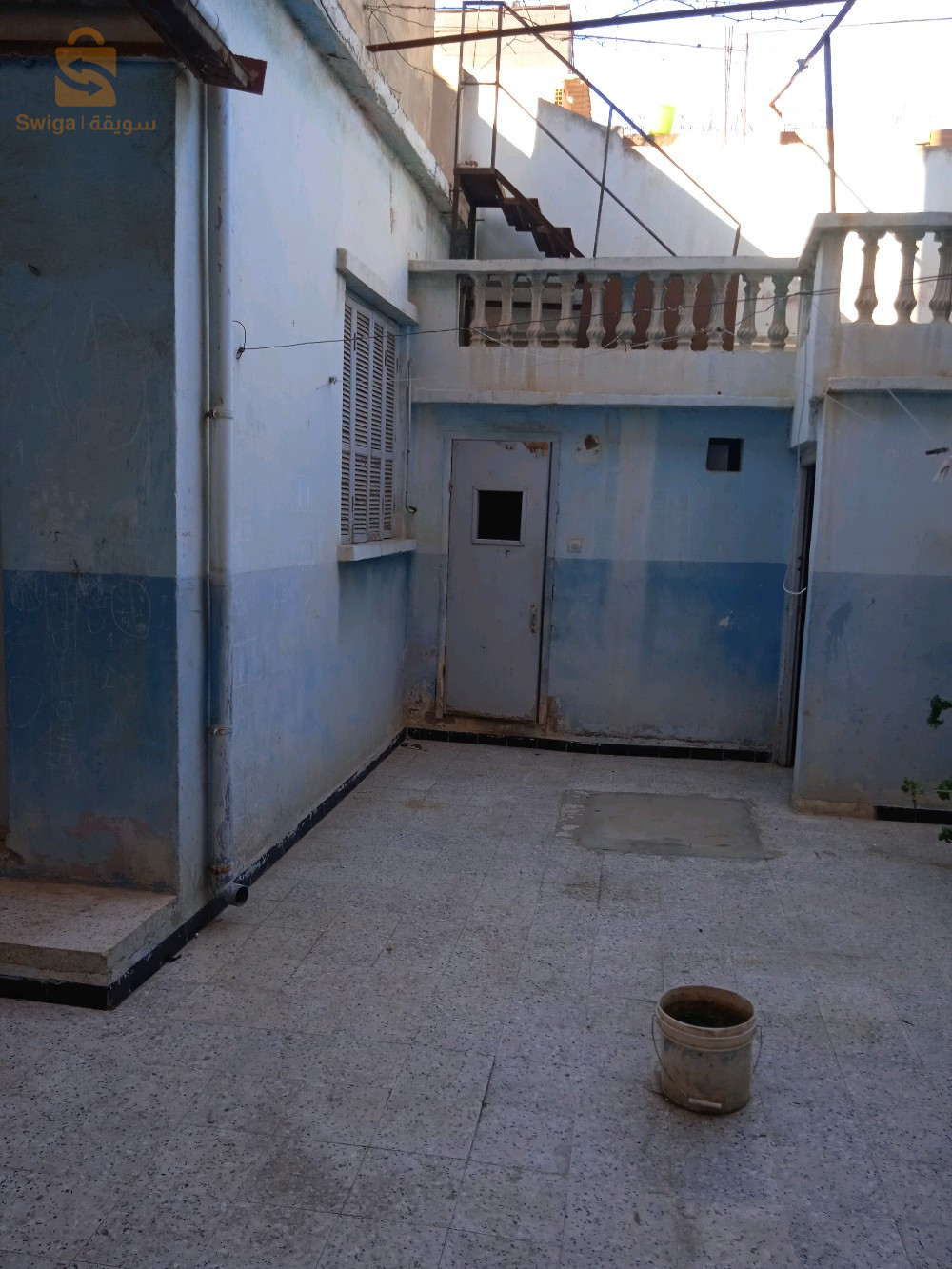 مسكن من كالفين و سطح جاهز