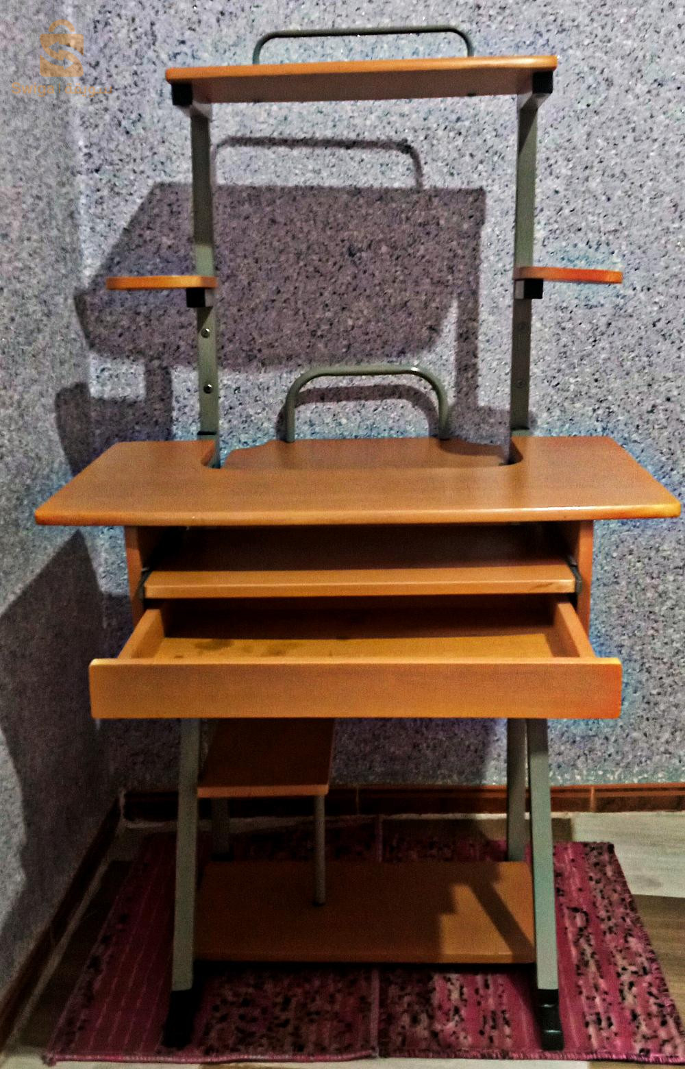 طاولة كمبيوتر