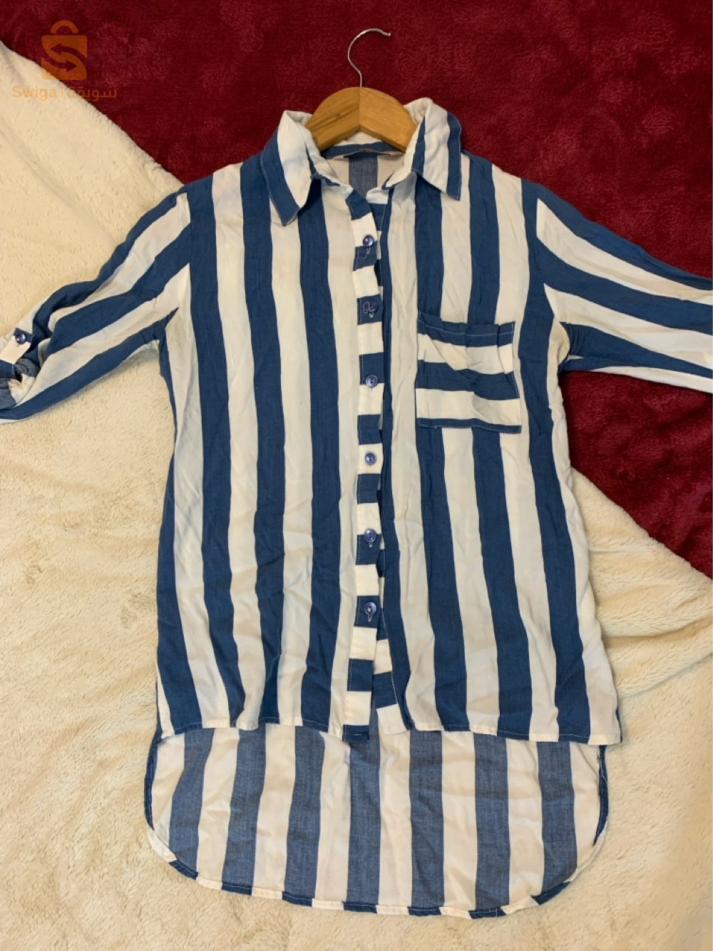 chemise à rayures blanches bleues