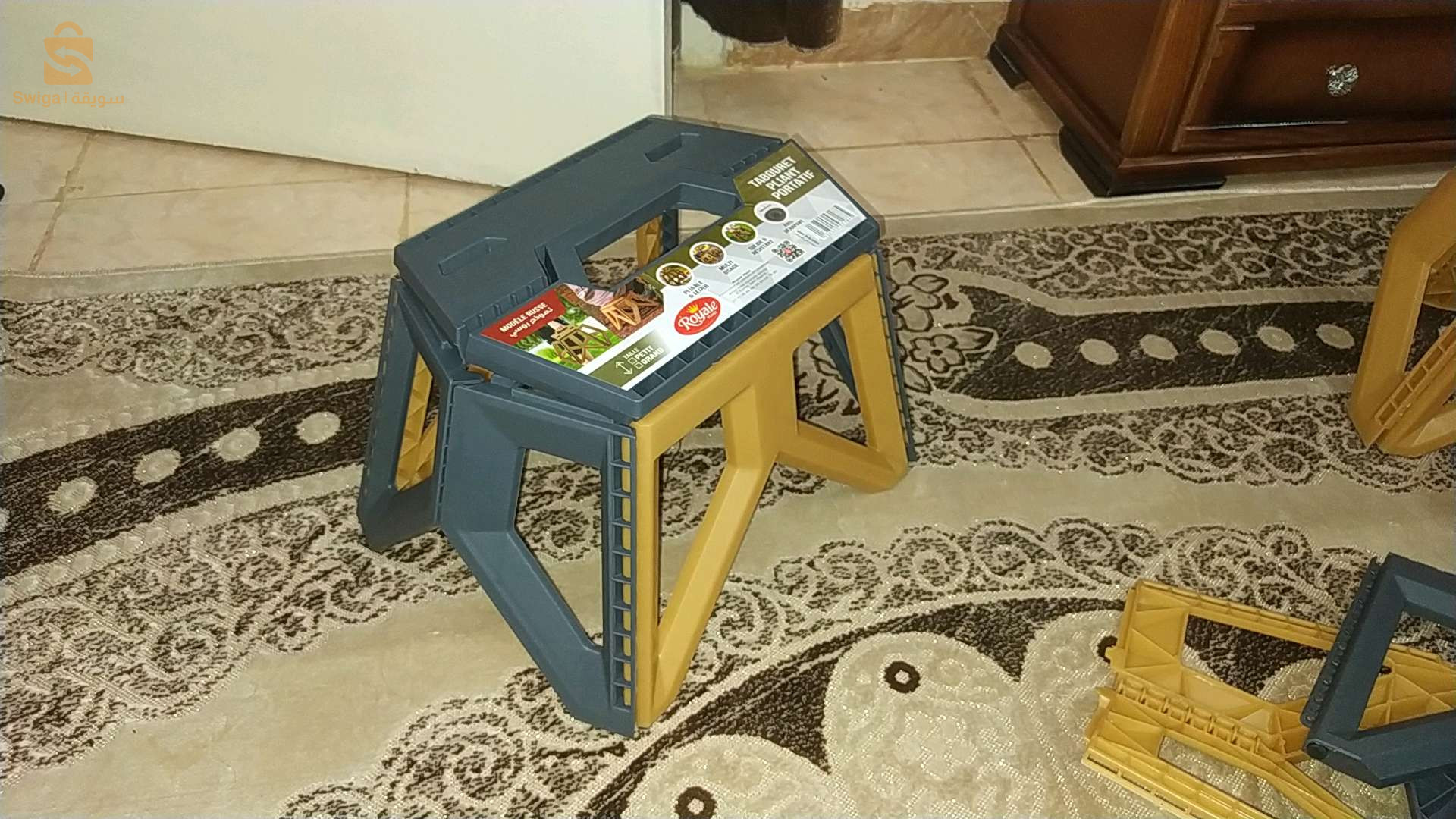 مقعد بلستيكي من موع رفيع