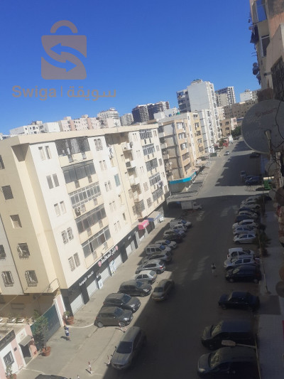 محل تجاري في مكان مميز حي السلام