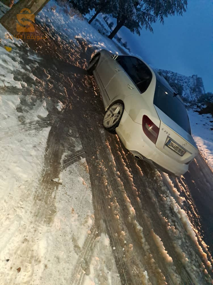 Mercedes 200 - 300 40 KHENCHELA