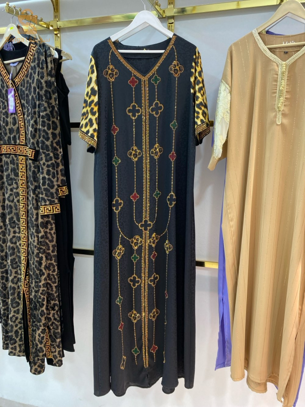 ملابس أطفال و نساء