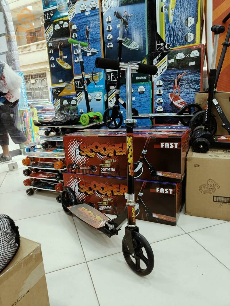 💥💥سكتور من نوع الممتاز 
✅مقبض توجيه ذو ارتفاع قابل للتعديل مع مسكة مطاطية ملونة

آلية سهلة تعمل بضغطة واحدة من أجل طي سريع للغاية

فرامل خلفية تعمل بالقدم، المواد: 50% الومنيوم و50% ستيل

عجلات مصنوعة من بلاستيك بي في سي مقاس 200 ملم مع حامل عجلات عالية الأداء من المرتبة ايه بي اي سي - 5
الحد الأقصى وزن الراكب: 100 كغم
✅التوصيل متوفر مرحبا بك
العاصمة توصيل مجاني
العاصمة توصيل مجاني
مختلف الولايات 300دج
ولايات الصحراء 700دج