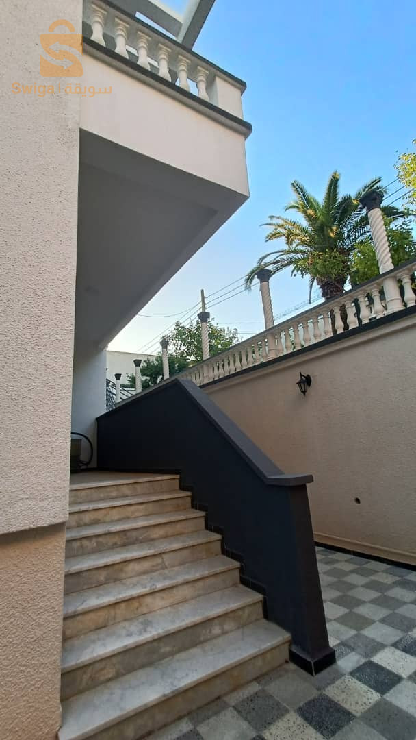 Villa R+2  située à Bouzaréah, bouhamam 809m²