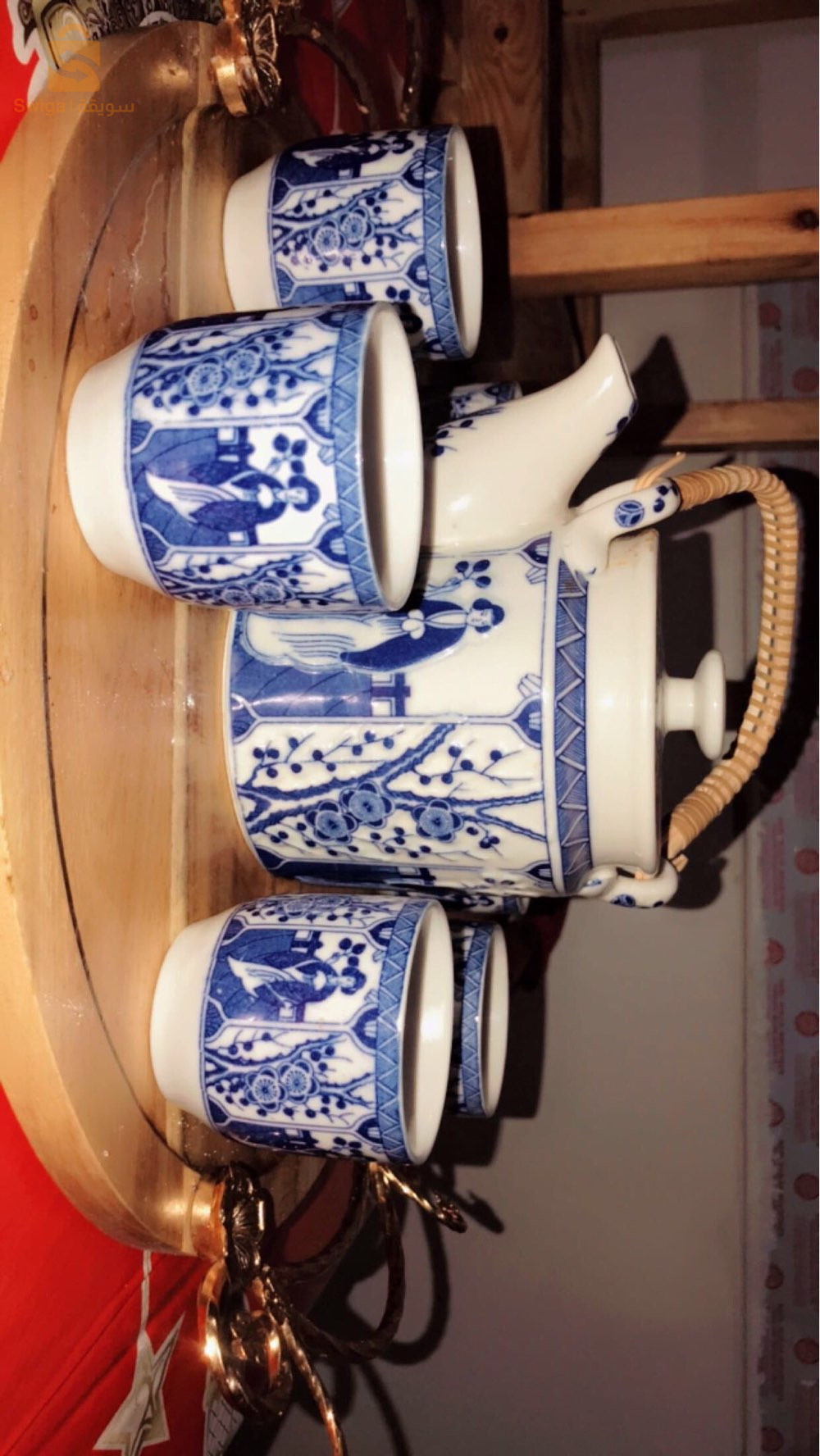 service vintage théière et sic tasses + une théière en porcelaine du JAPAN