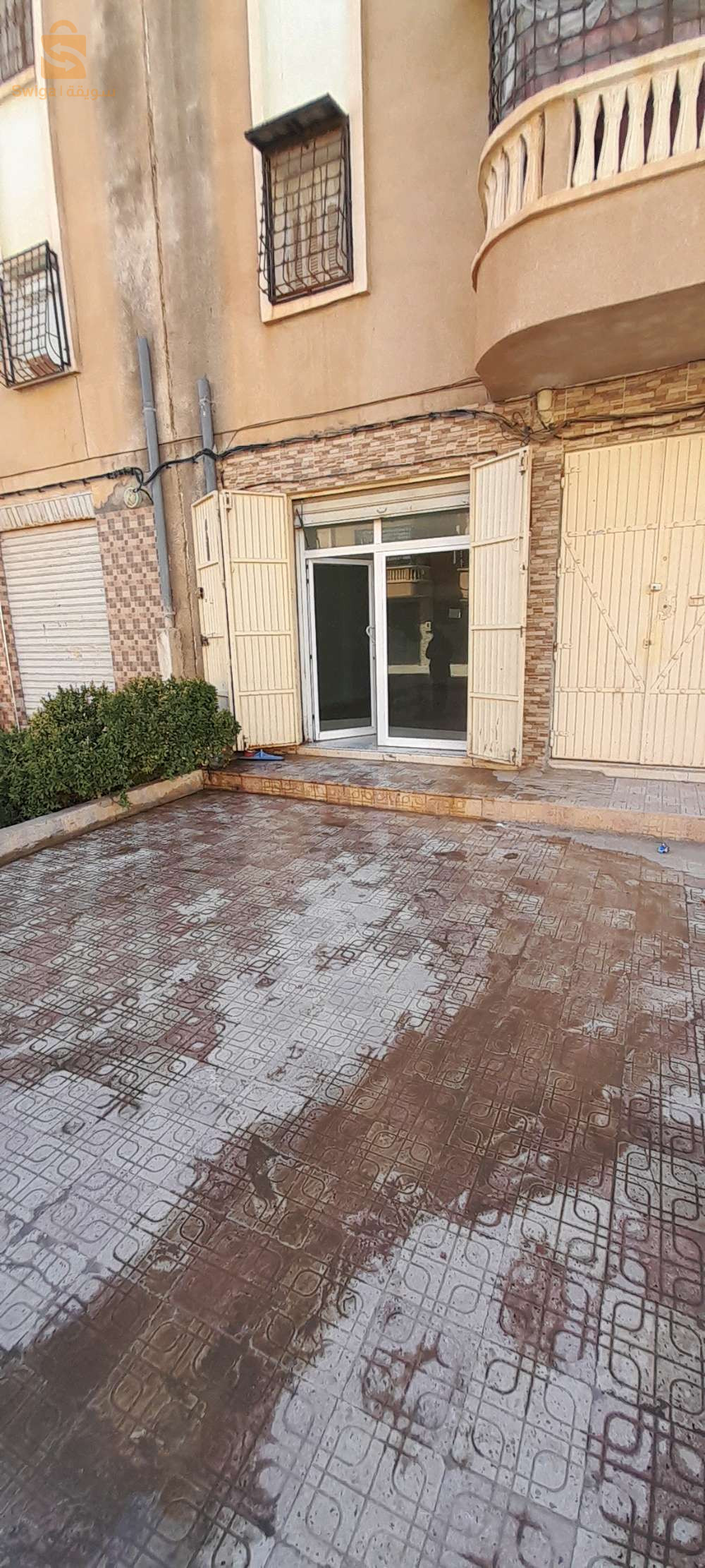 محل للكراء مجهز  بواجهة كهرباء غاز ماء