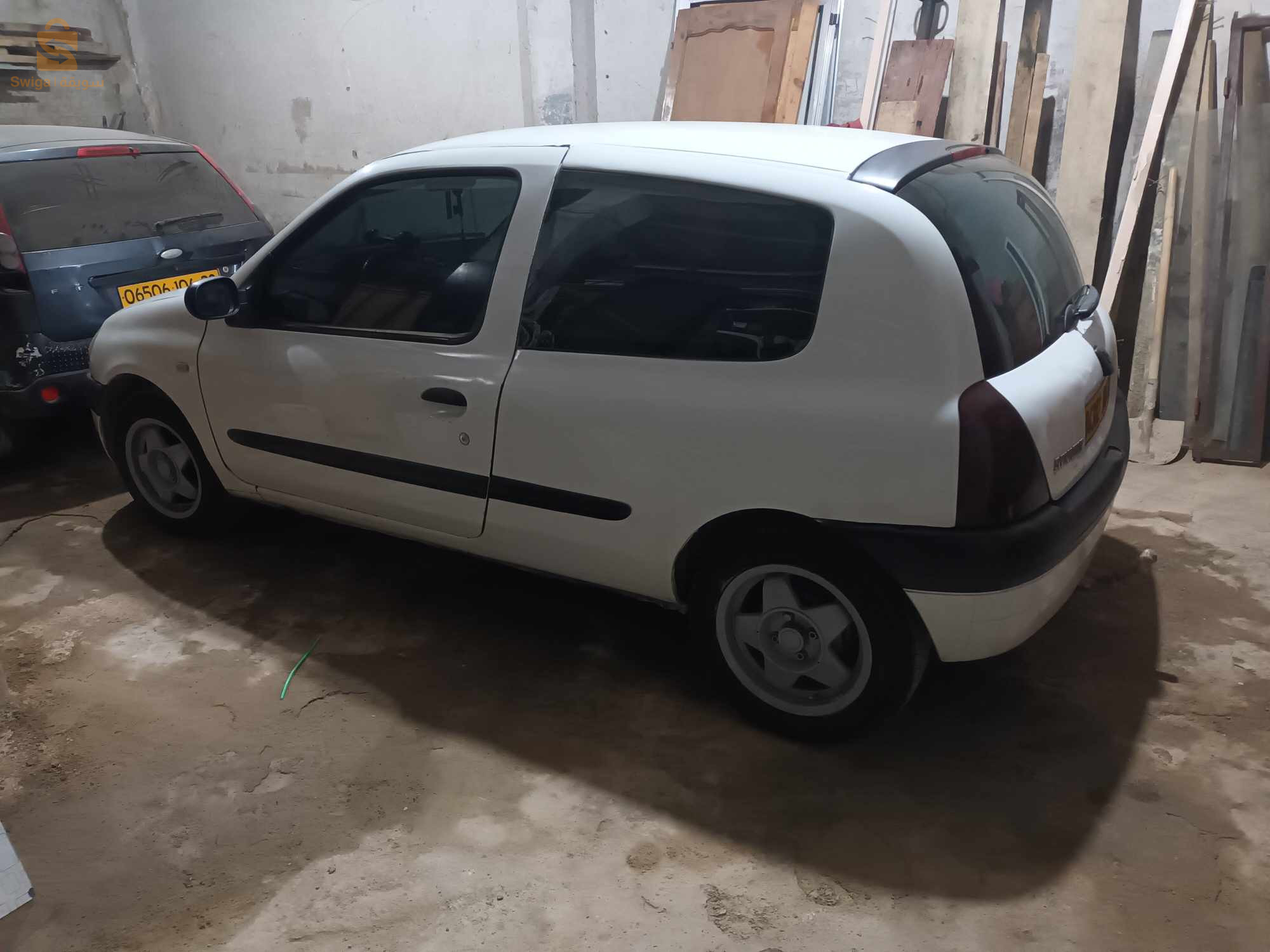 Renault Clio 2 2001 29 MASCARA
