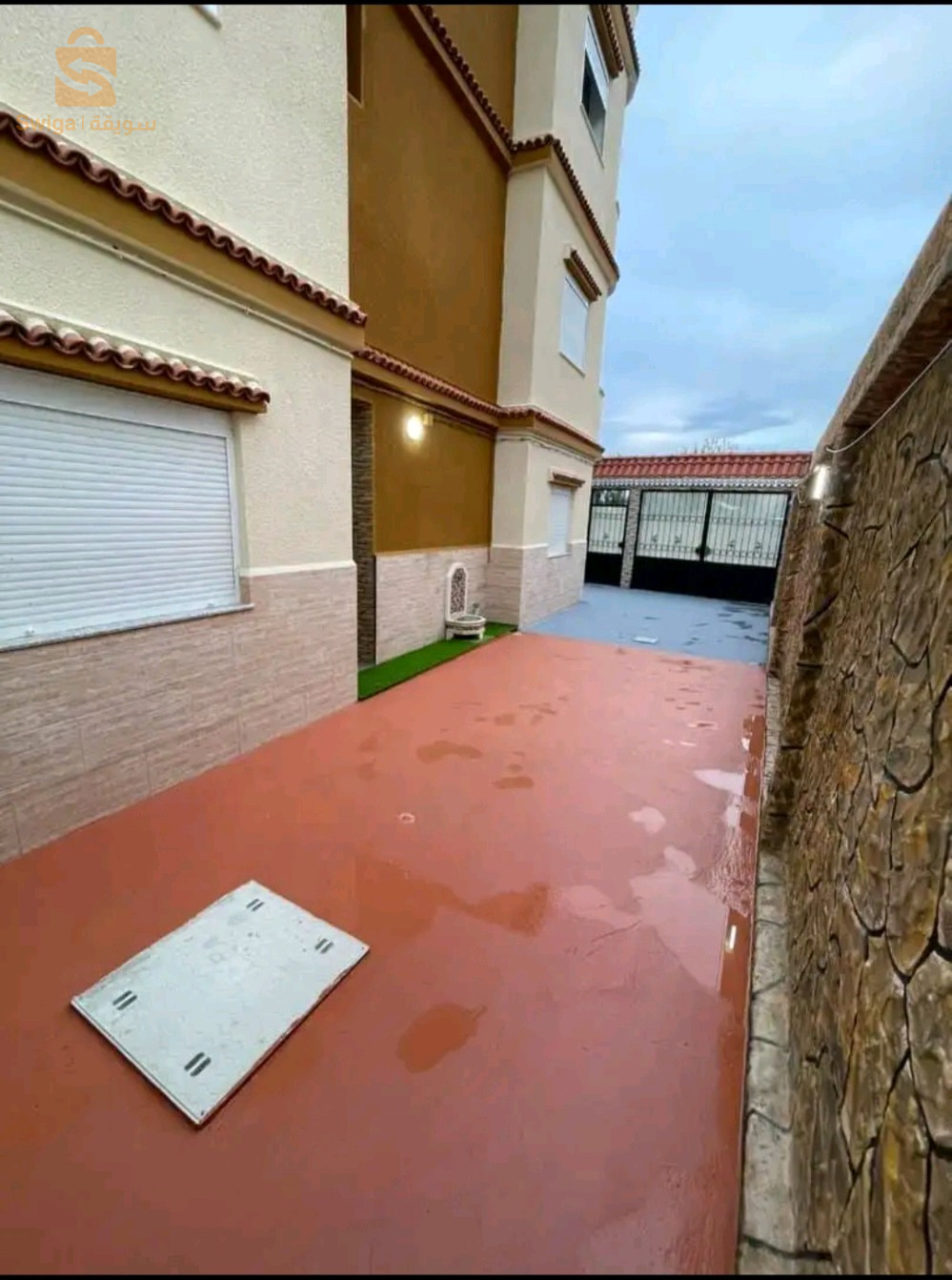 une villa dominant quatre côté fas à  la mer