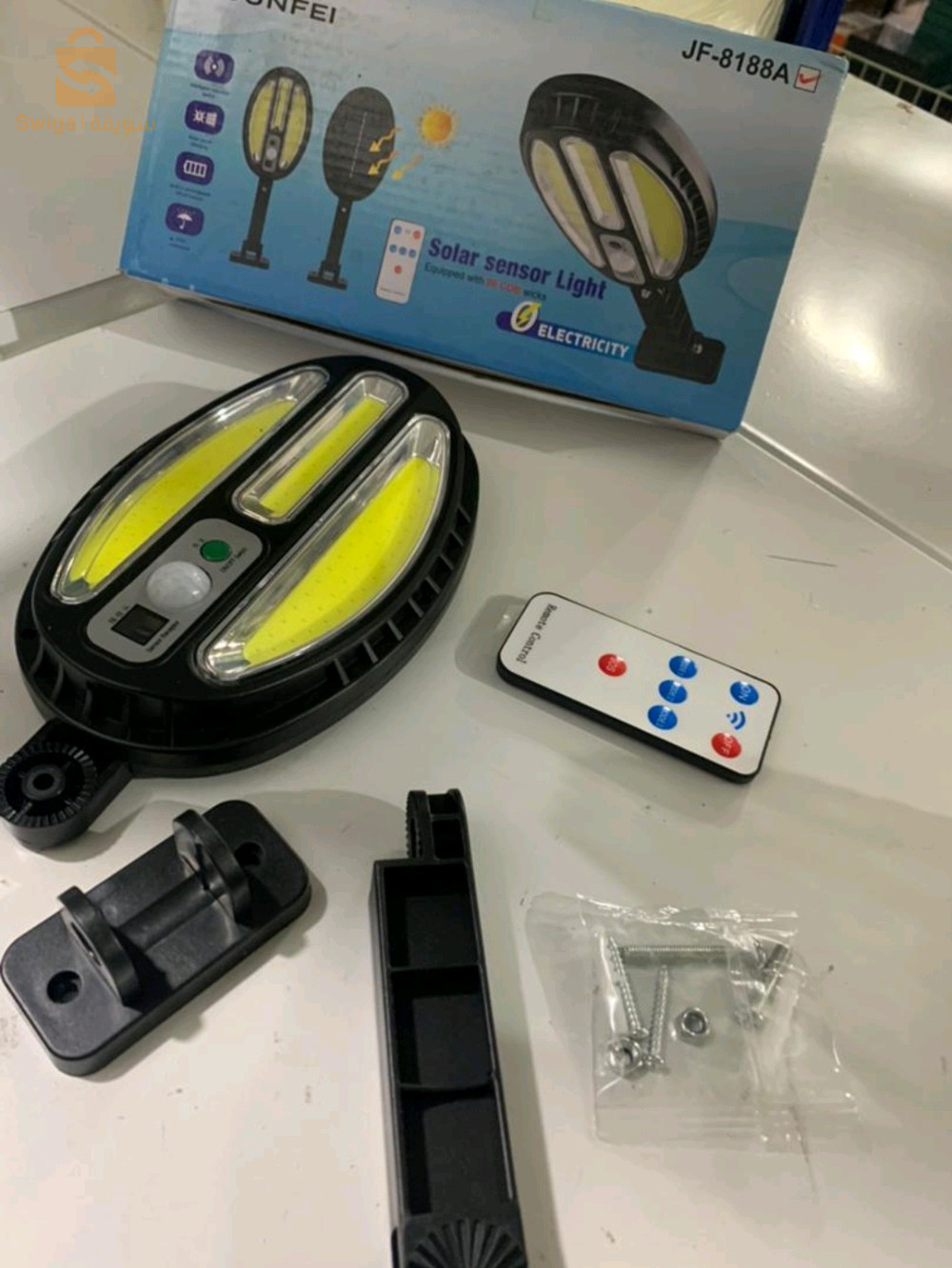 Projecteur Solaire LED avec Capteur de Mouvement IP65 JF-8188A