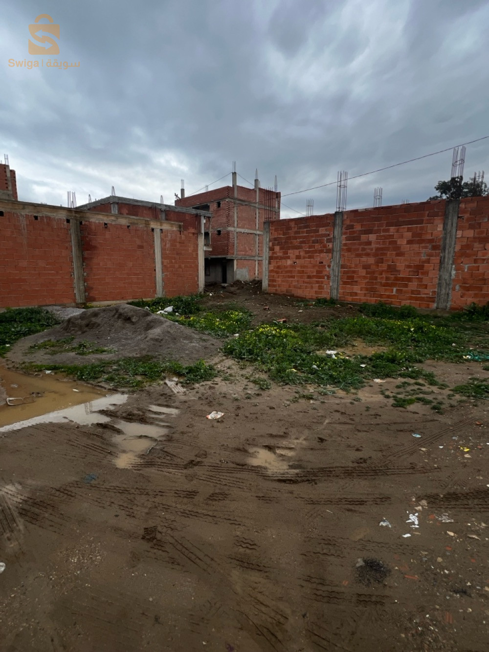 قطعة ارض ذات جهتين