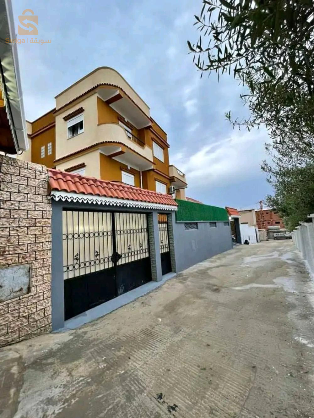une villa dominant quatre côté fas à  la mer