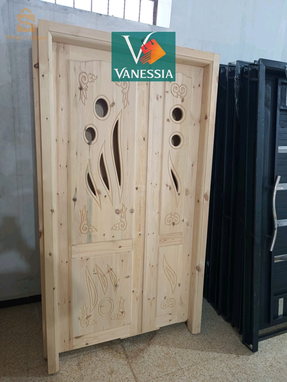 Porte Salon en bois rouge avec cadre