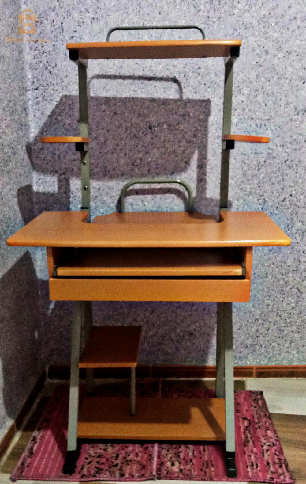 طاولة كمبيوتر