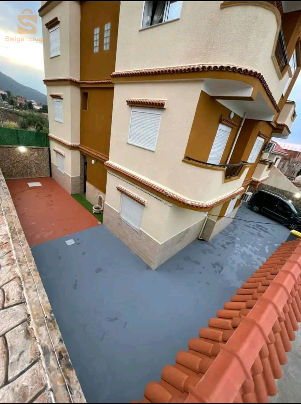 une villa dominant quatre côté fas à  la mer