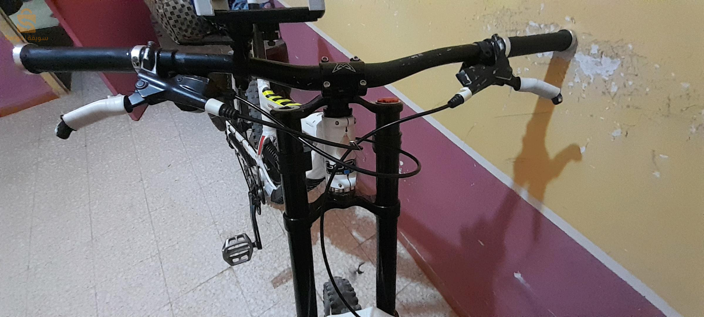 mountain bike  dh Commencal Supreme v2