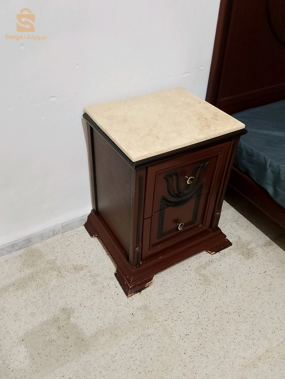 tables de 2nuit et coiffeuse