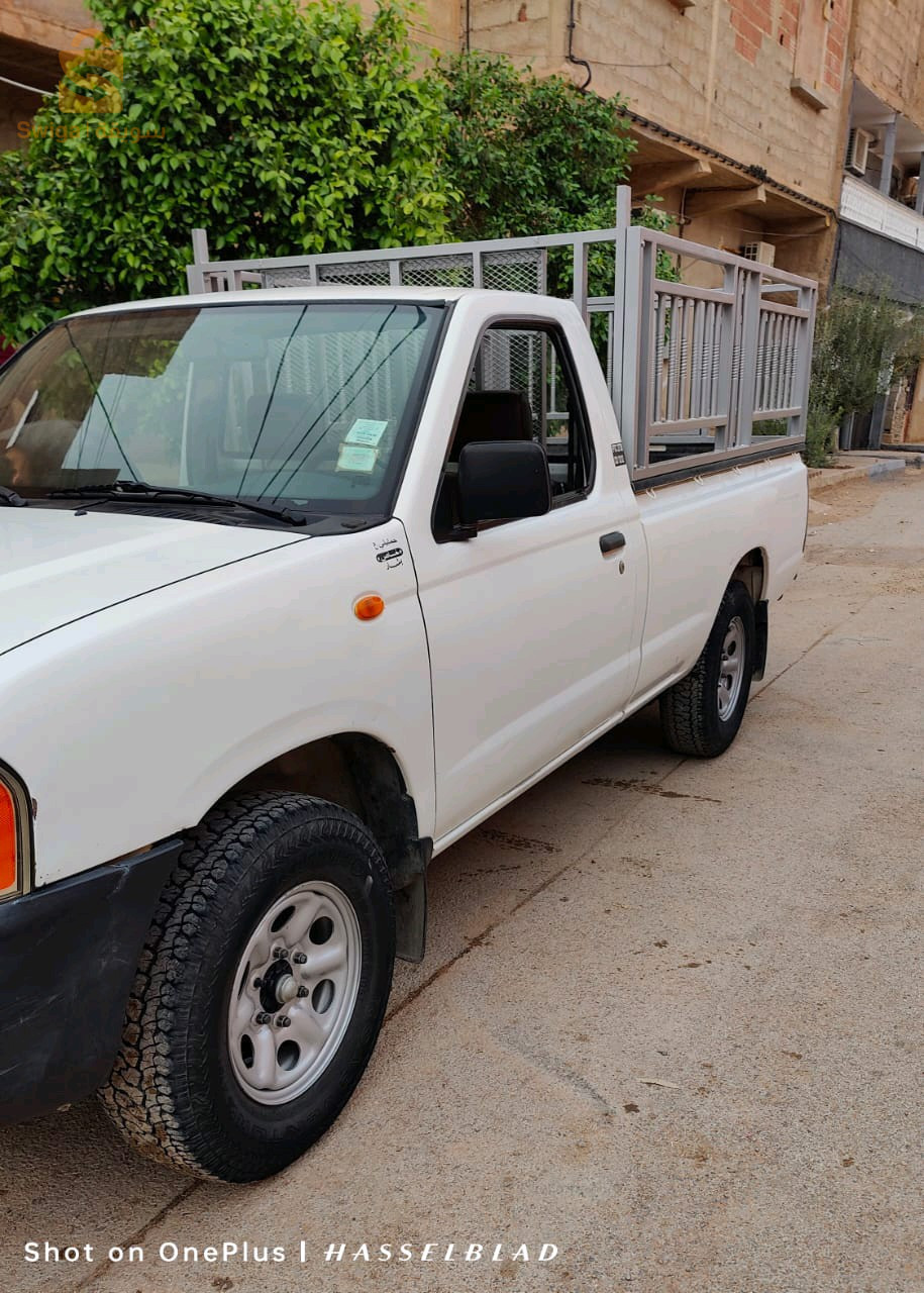 نيسان NP 300 2009 8 بشار