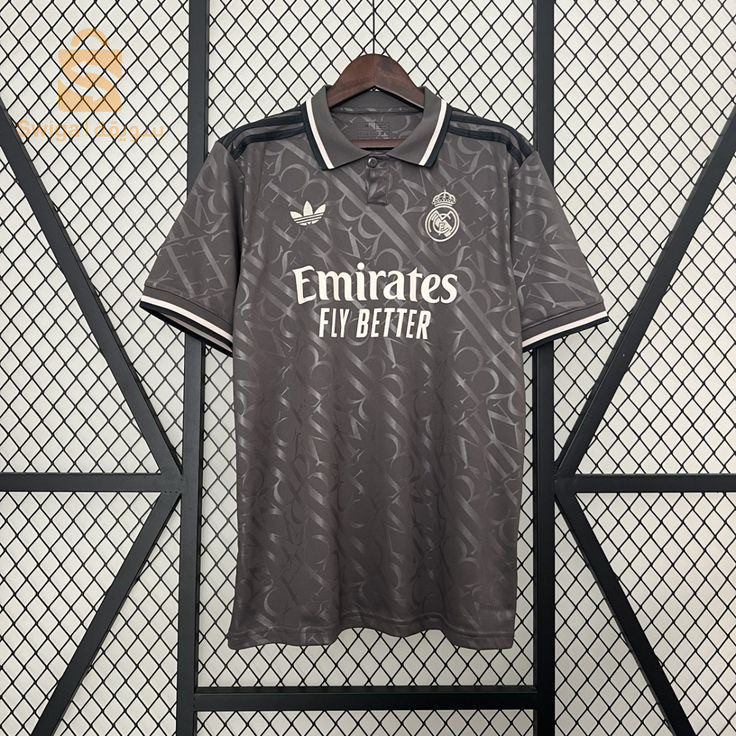 Maillot Real Madrid – Édition Spéciale (Orange, Blanc & Gris)