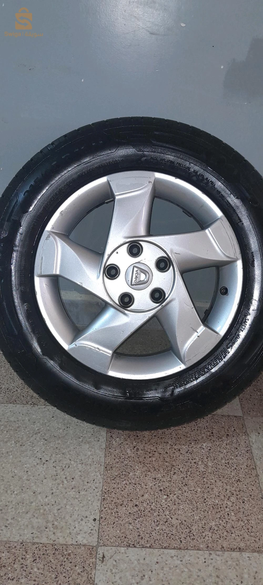 2 jantes par16 avec pneus neufs pour duster