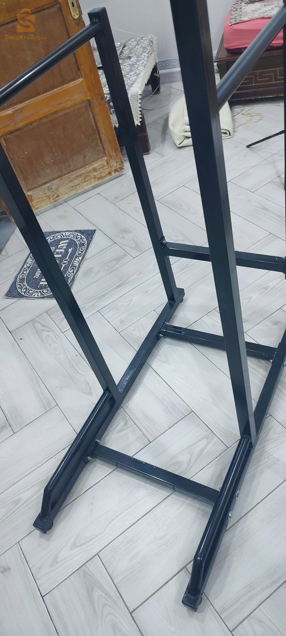 عقلة + متوازي + متوازي صغير )
Barre fixe + parallèle + petite parallèle