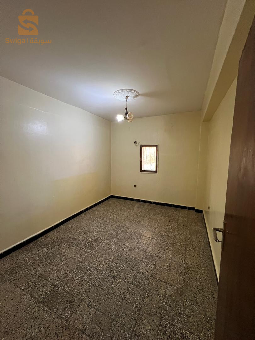 vend appartement de 99m² situé derrière direction du commerce el course cité 120 logts Enicab en premier étage bloc de 6 appartements