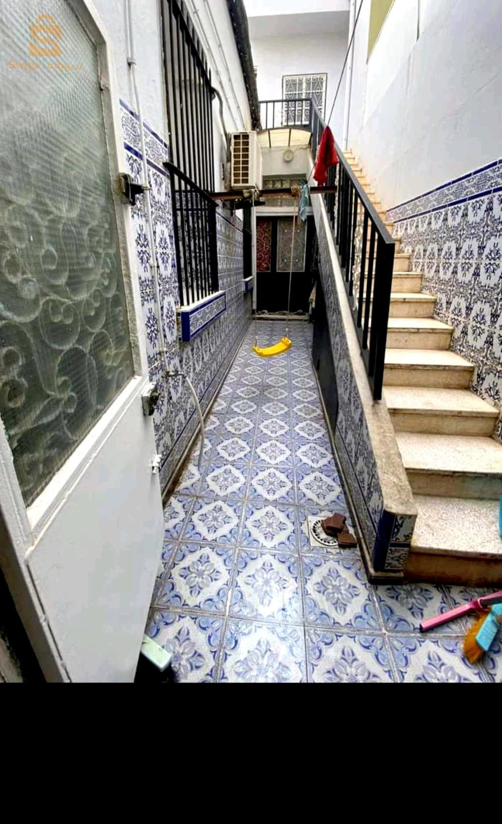 villa refaite a bouffe recement dans un quartier résidentiel que des villas sécurisé non loin de la residence du wali façade sur la route
