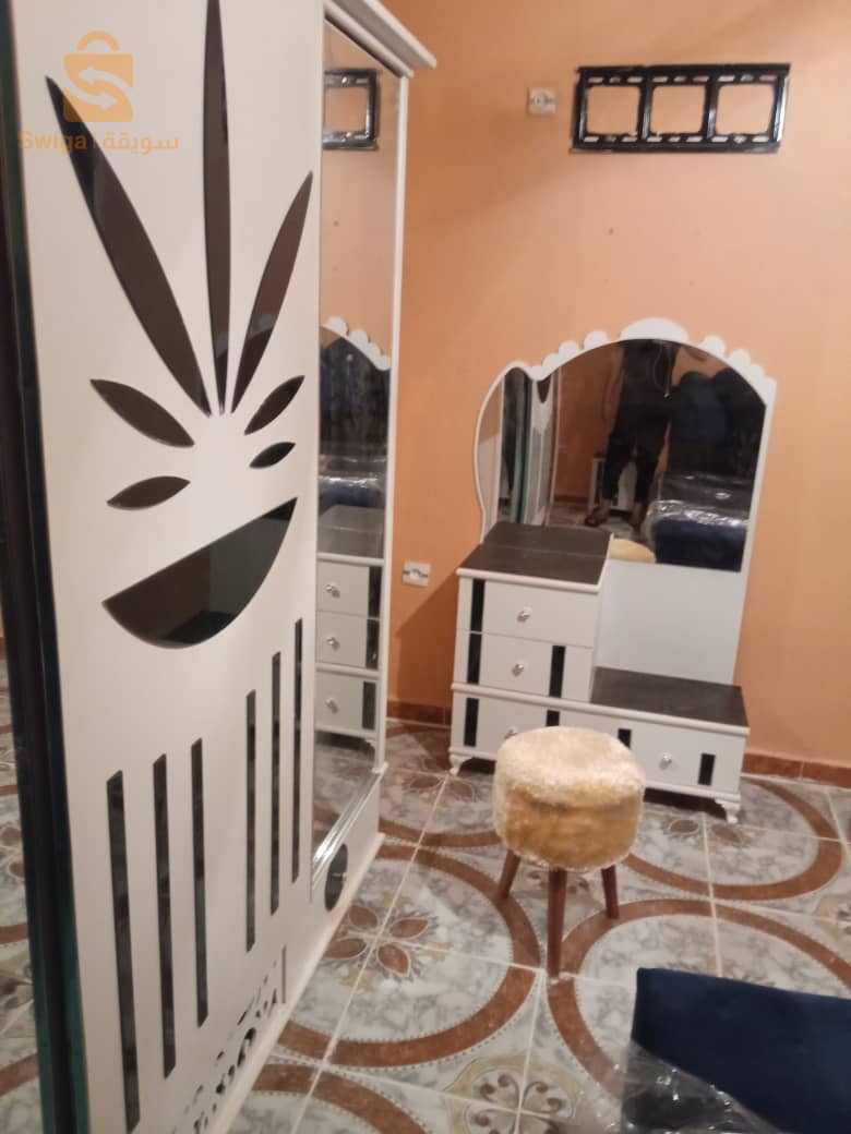 اثاث مستعمل في حالة جيدة