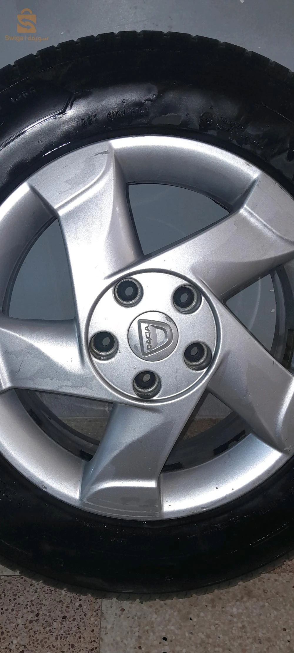 2 jantes par16 avec pneus neufs pour duster