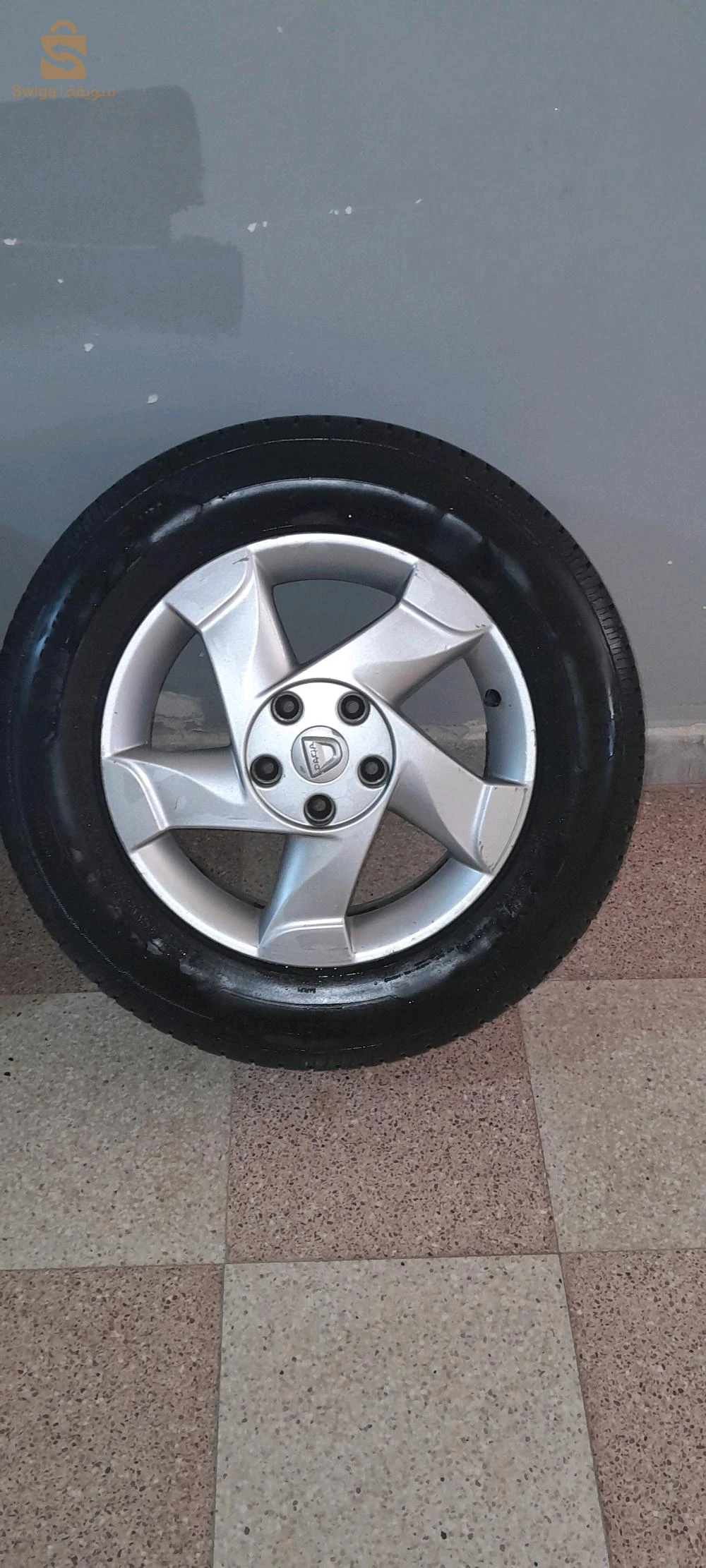 2 jantes par16 avec pneus neufs pour duster