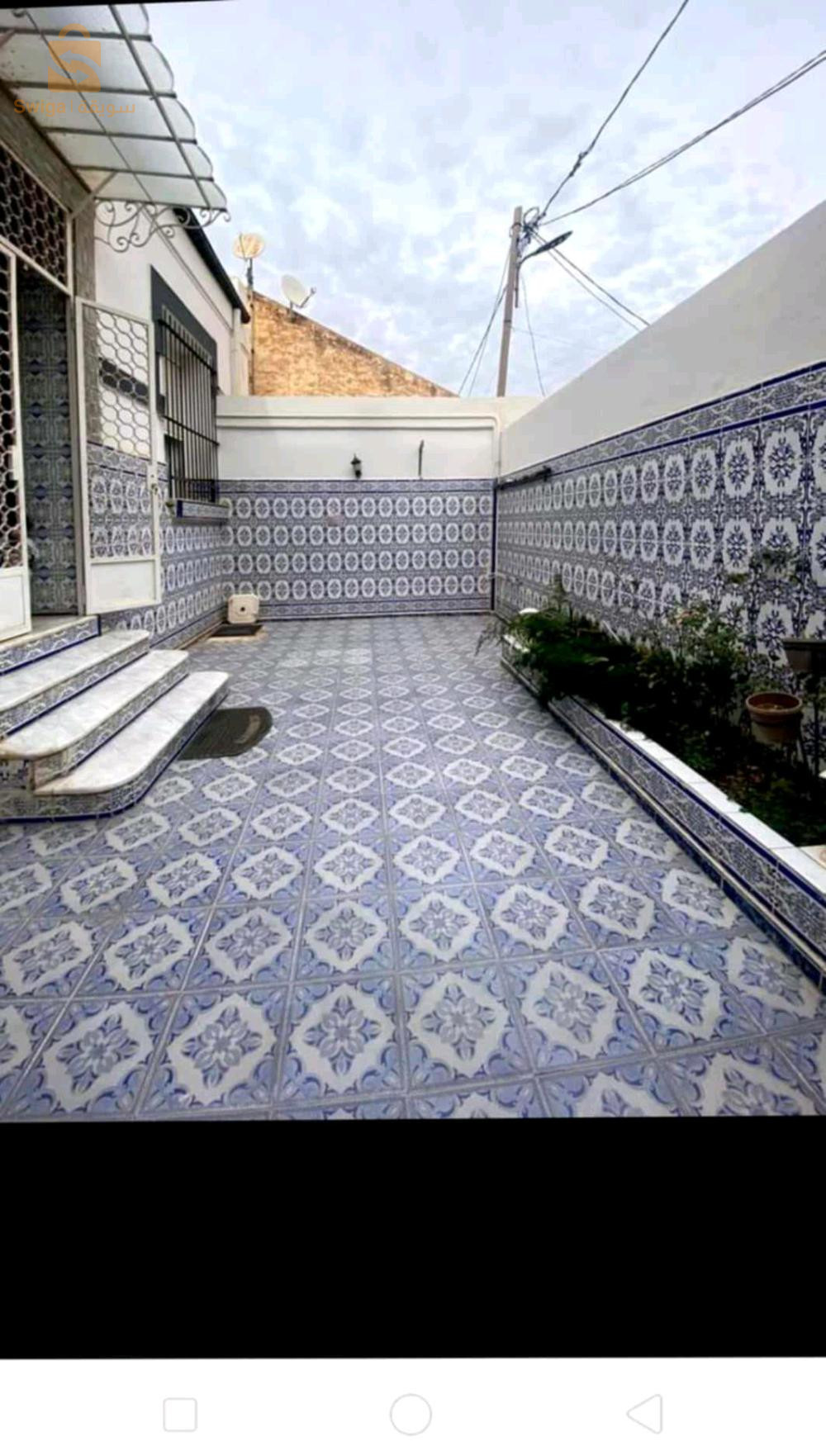 villa refaite a bouffe recement dans un quartier résidentiel que des villas sécurisé non loin de la residence du wali façade sur la route