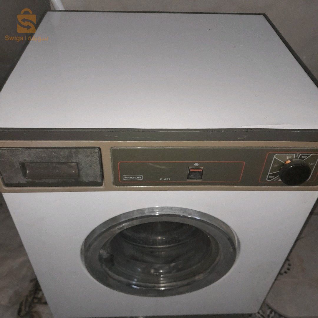 machine à laver automatique lavage essorage séchage marque FAGOR très bon état marque européenne