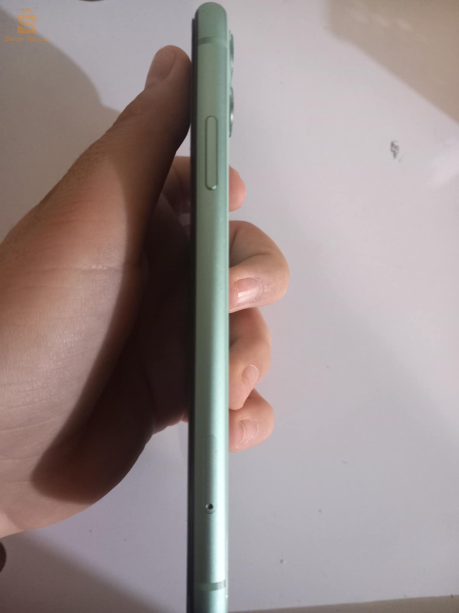iPhone 11 batterie 82🔋stockage 64 couleur vert🩵etat 9.5/10 klch original(ain mlila 04)
