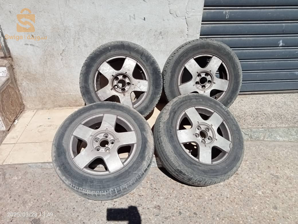 Les jantes alliage vw avec les pneus jdod