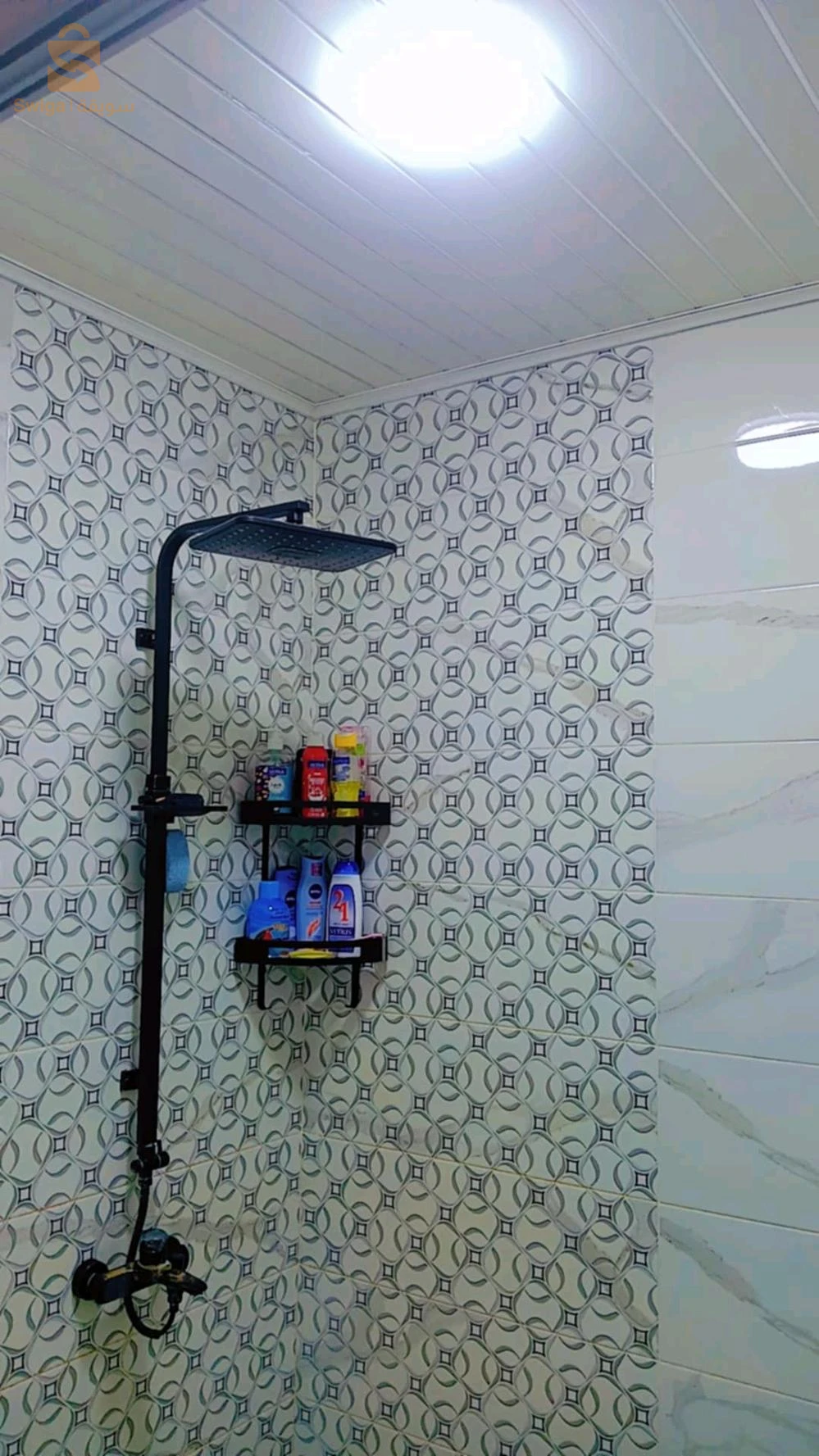 شقة F3 للبيع  82 متر حي بن 💯 (عاشور )طابق 6 مجهزة من كل التجهيزات 🫧بيع بيها با الاثاث الخاص بيها🫧 ومعها سطح نصف مجهز استوديو قريبة من كل المرافق : مسجد :🫴 صيدليات: مطاعم  والاكل السريع :🫴 مدرسة ابتدائية من كل محلات التجارية🫴