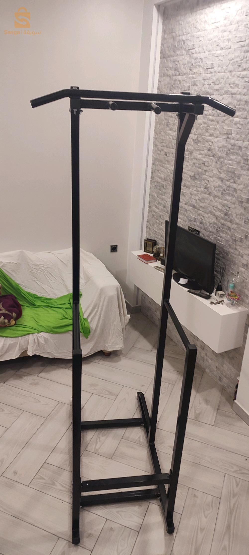 عقلة + متوازي + متوازي صغير )
Barre fixe + parallèle + petite parallèle