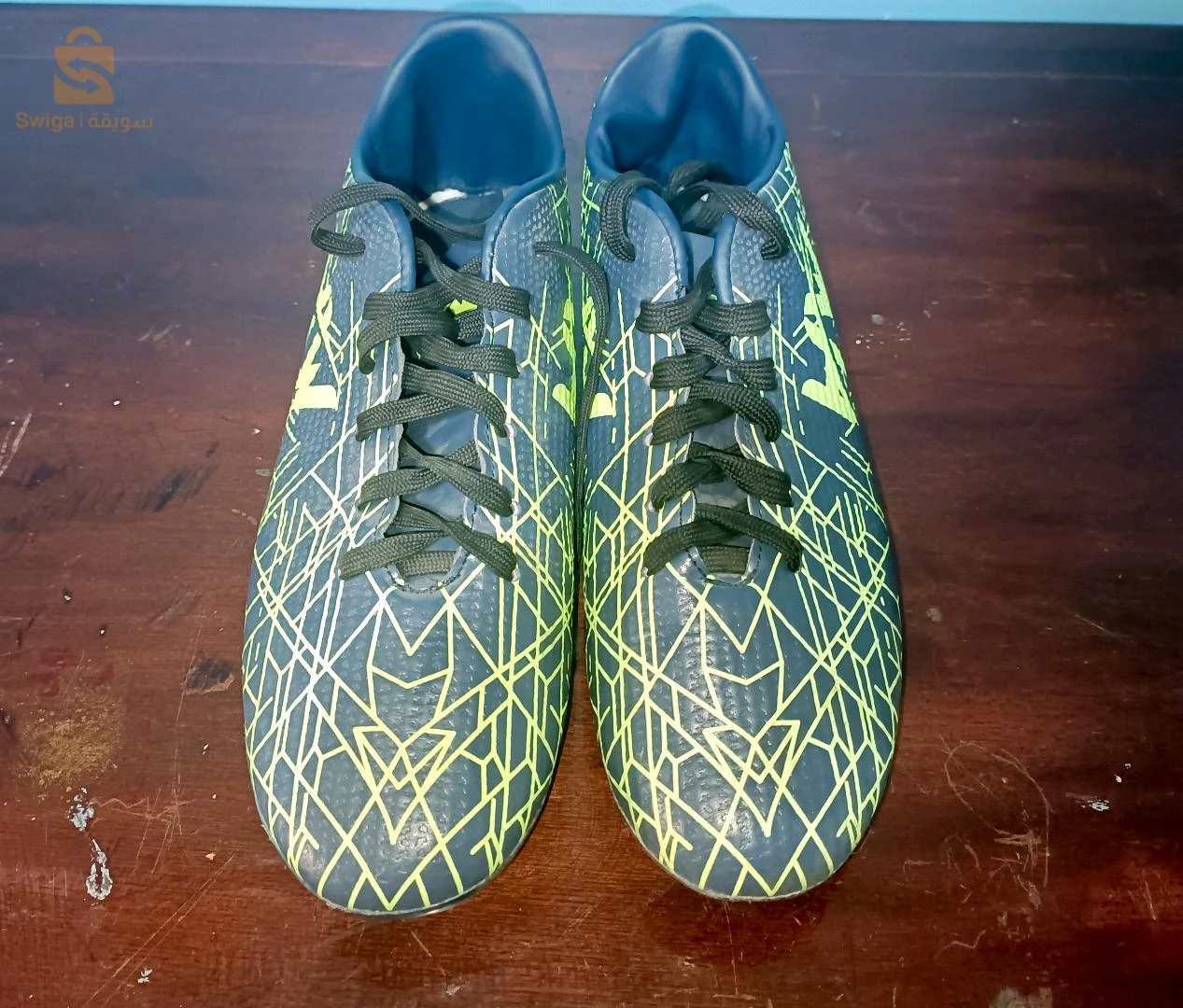 أحذية كرة قدم خفيفة وعالية الأداء
