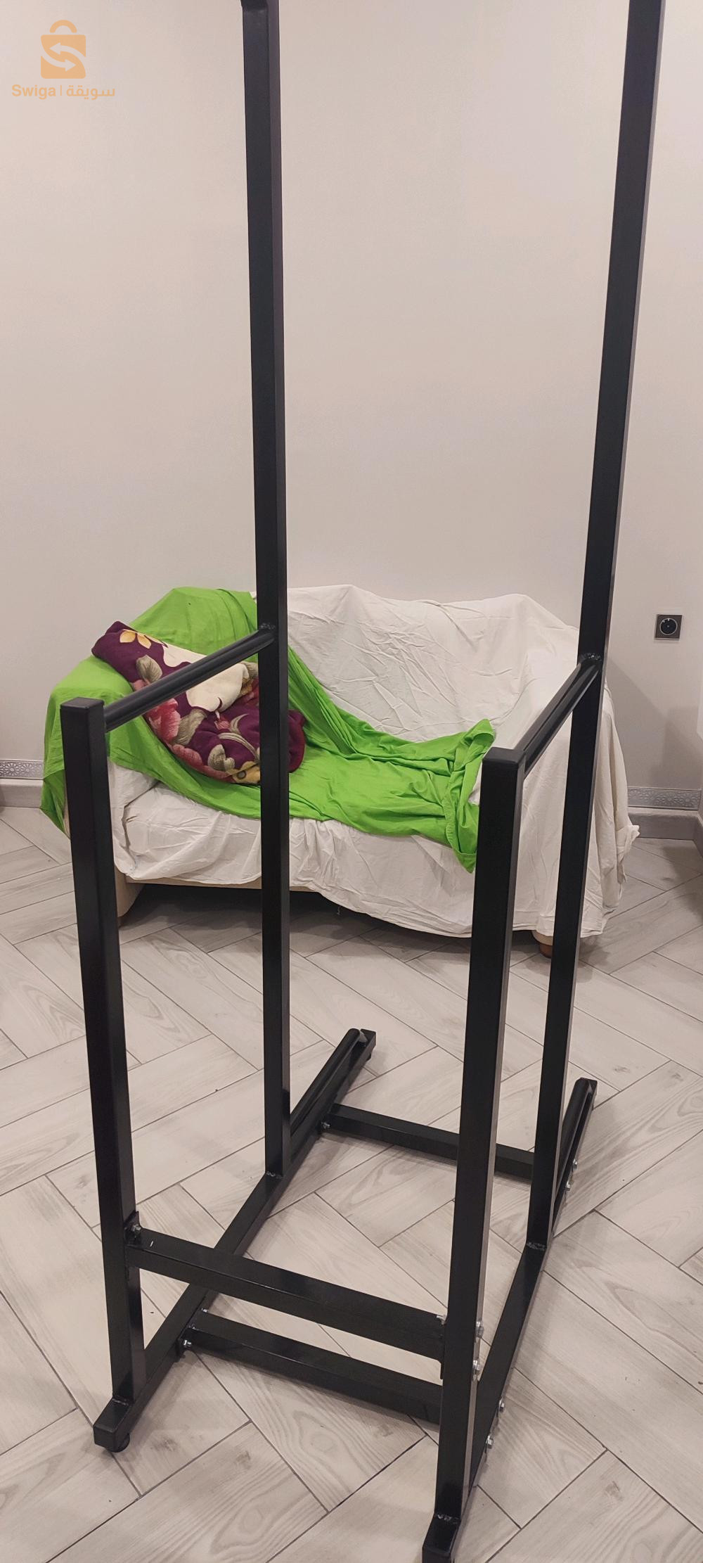 عقلة + متوازي + متوازي صغير )
Barre fixe + parallèle + petite parallèle