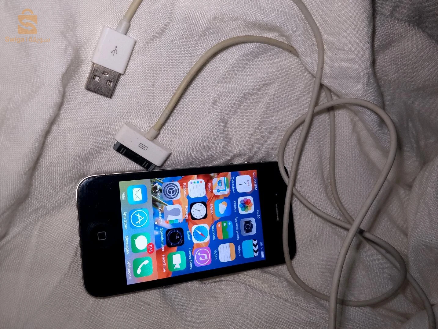 iPhone 4s noire + câble