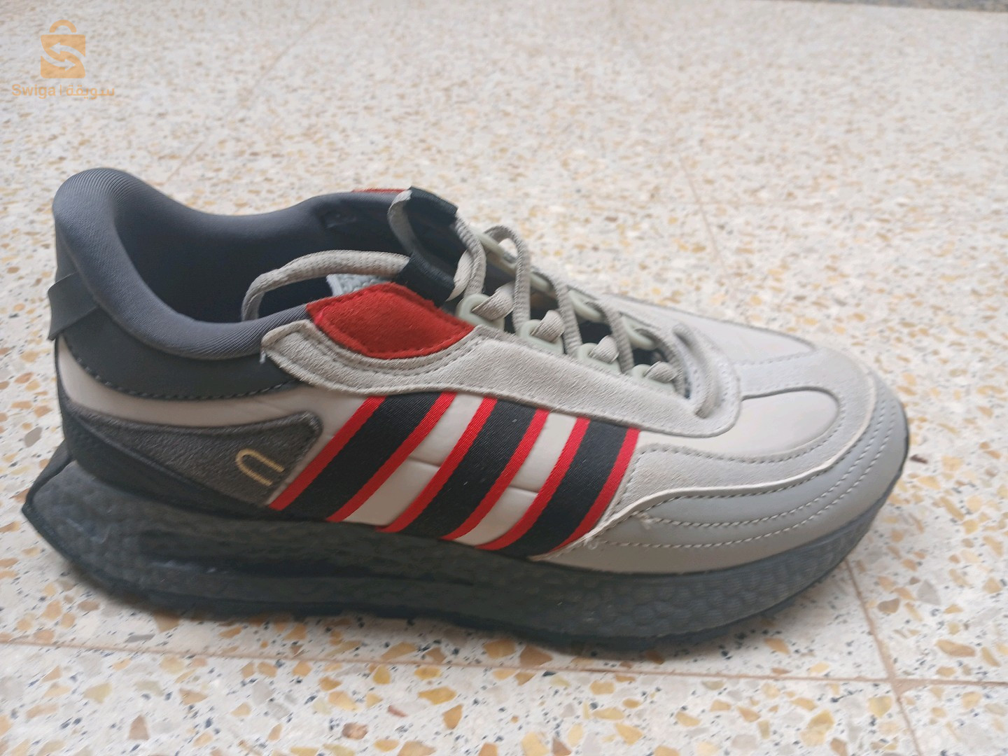 Adiddas original neuf pointure 41
0781295615