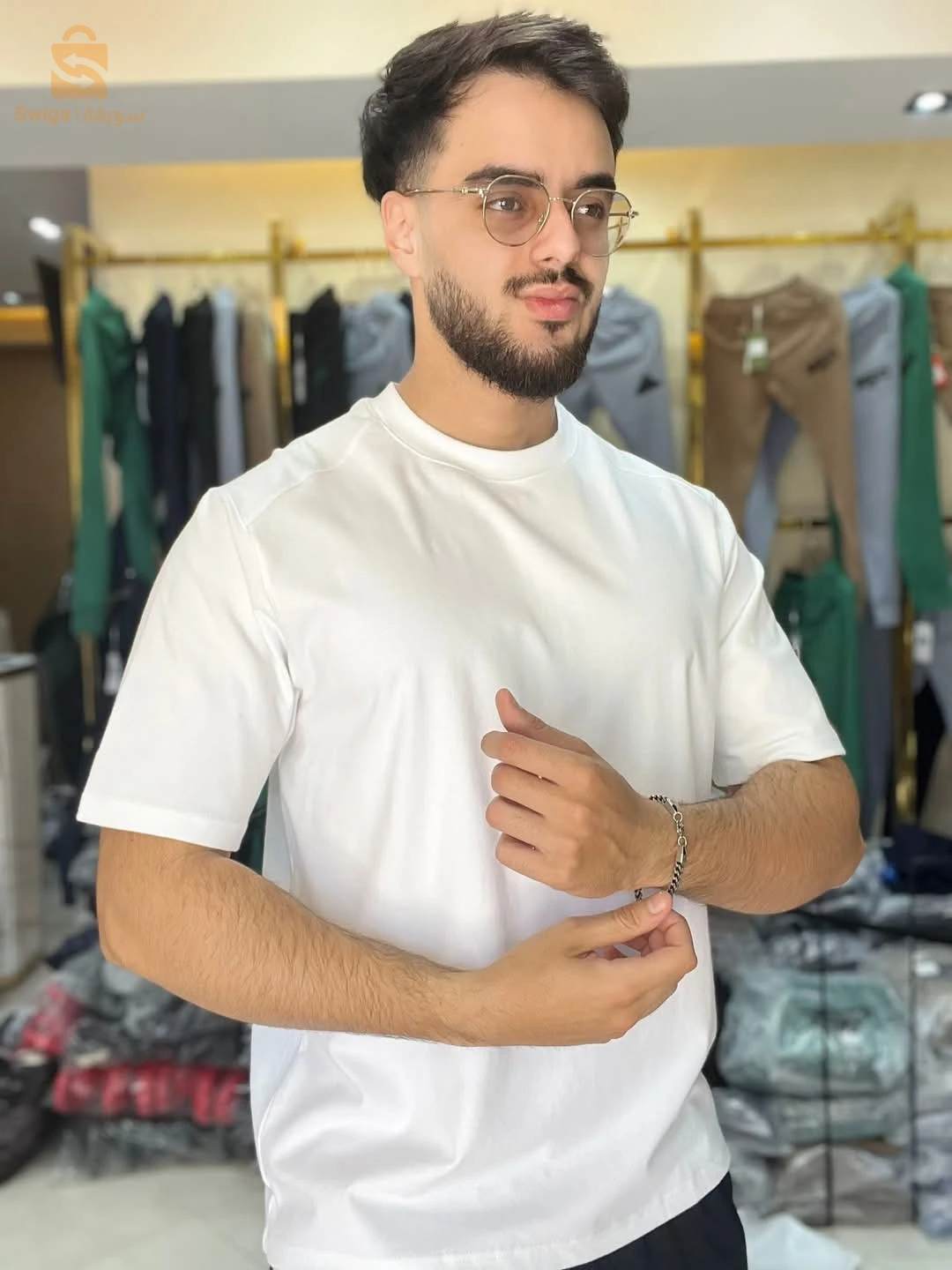 تيشيرت اوفر سايز.  بليغة