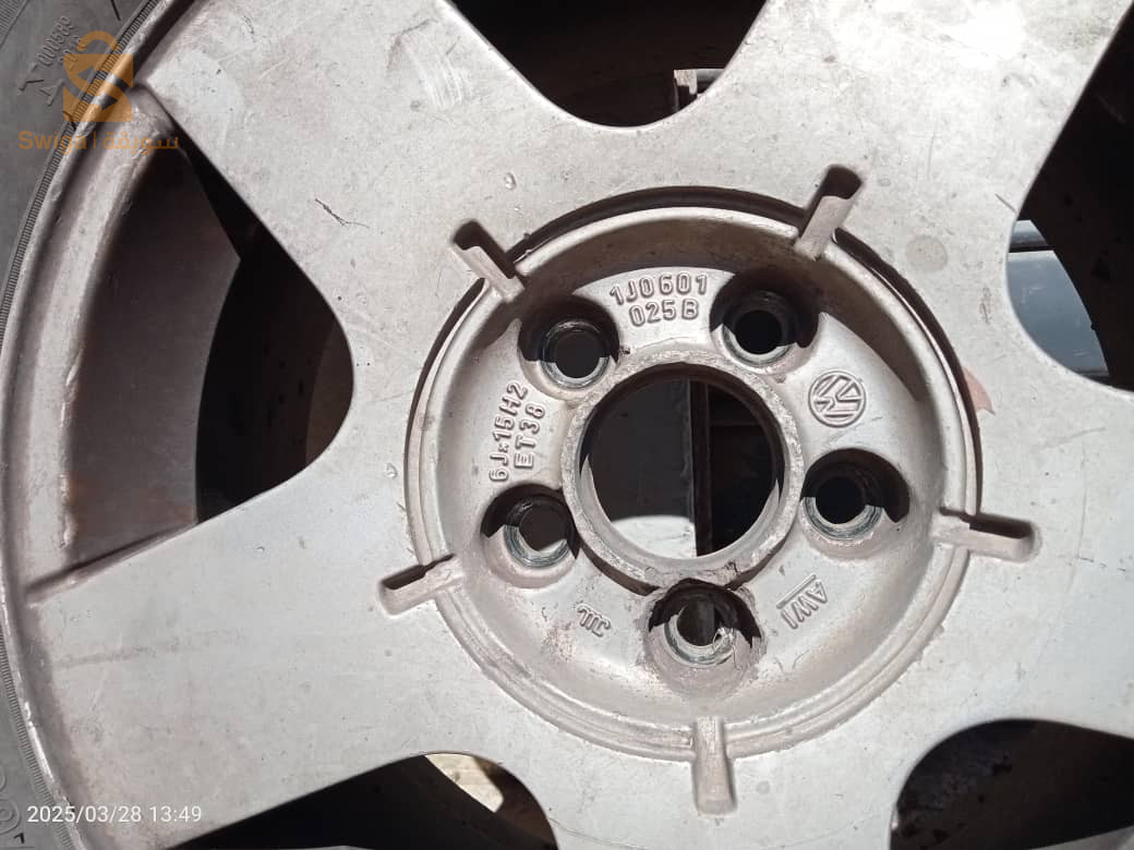 Les jantes alliage vw avec les pneus jdod