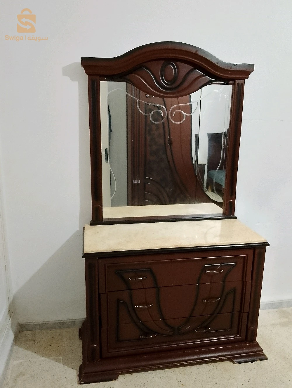 tables de 2nuit et coiffeuse