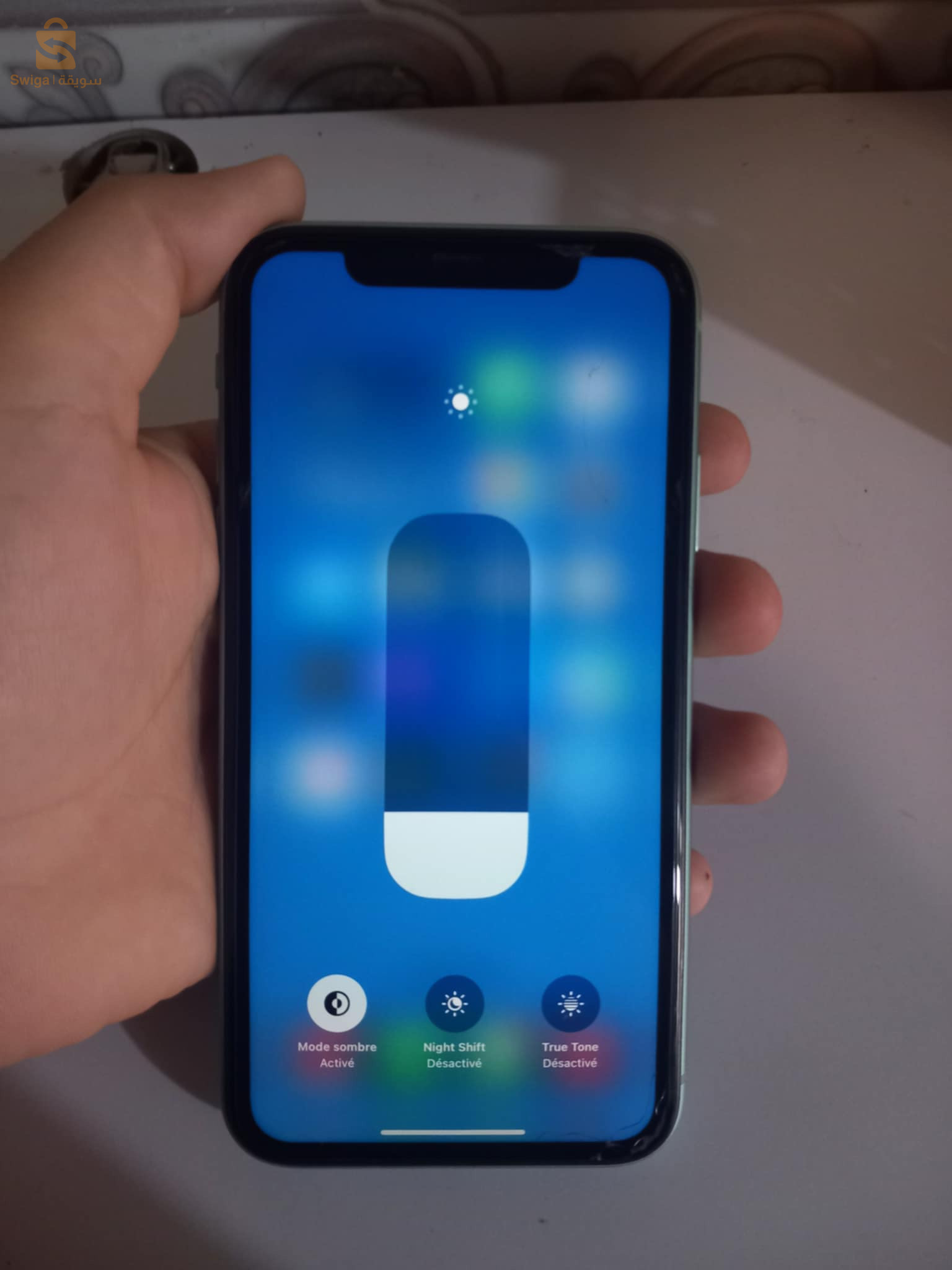 iPhone 11 batterie 82🔋stockage 64 couleur vert🩵etat 9.5/10 klch original(ain mlila 04)