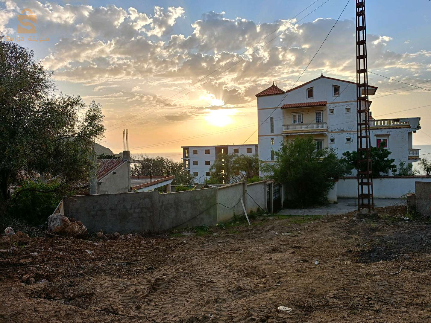 قطعة ارضية مطلة على البحر في منطقة افتيس بولاية جيجل