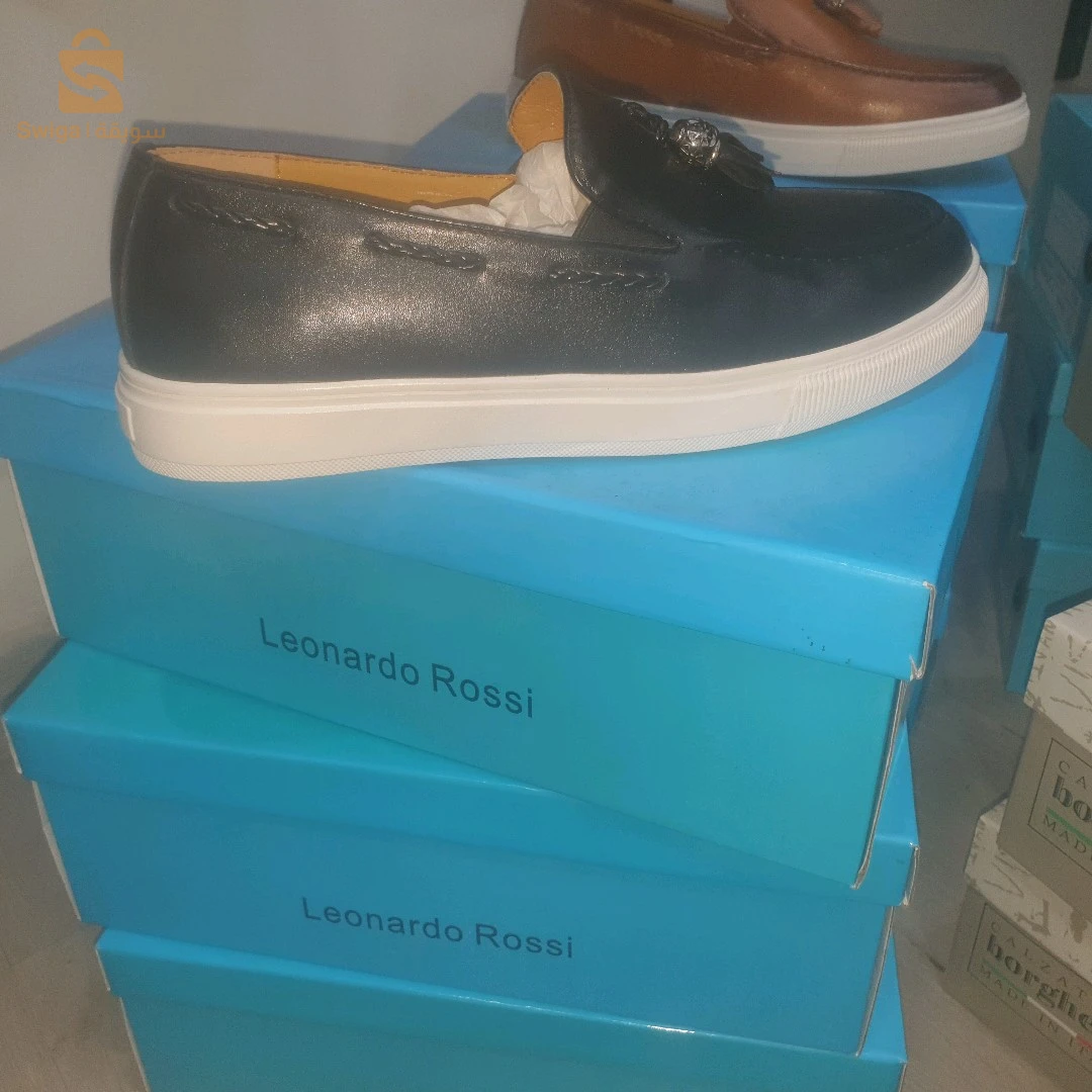 moccasins  حذاء كلاسيكي