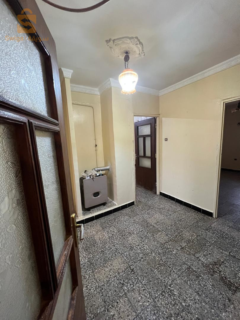 vend appartement de 99m² situé derrière direction du commerce el course cité 120 logts Enicab en premier étage bloc de 6 appartements