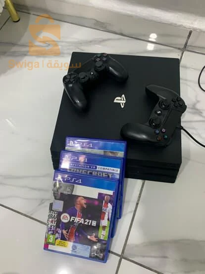 PS4 pro Fr 🇫🇷🇫🇷
Disque dur 1T
Deux manettes originaux
4 CD fifa21,17/gta5/minecraft
La dernière Version 12.5 
L’état 10/10 comme neuf 🔥